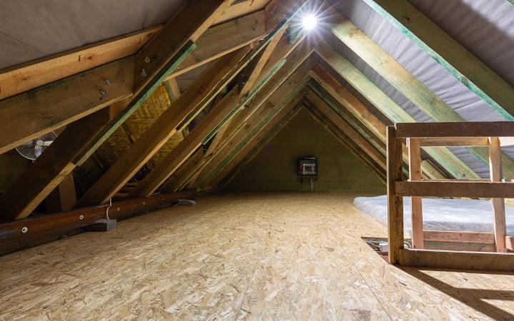 découvrez comment optimiser l’espace sous votre toit grâce à l’aménagement des combles : idées, conseils pratiques et solutions pour gagner des mètres carrés et valoriser votre maison.