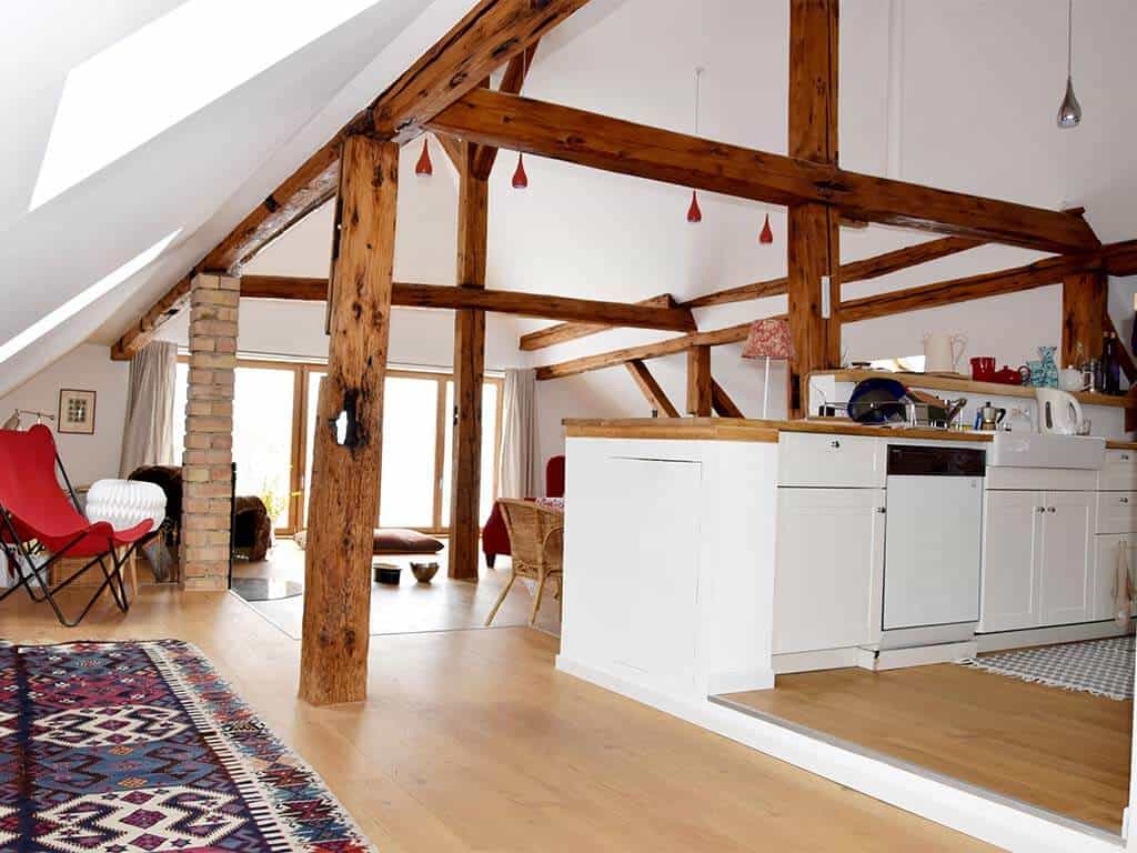 optimisez votre espace avec l’aménagement de combles ! découvrez nos conseils et inspirations pour transformer vos combles en une pièce fonctionnelle, lumineuse et confortable, tout en valorisant votre maison.