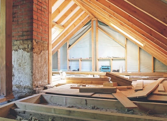 découvrez nos conseils et astuces pour un aménagement de combles économique. optimisez votre espace sous les toits sans vous ruiner, tout en augmentant la valeur et le confort de votre maison.