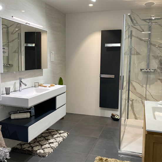découvrez nos conseils et inspirations pour l'aménagement de votre salle de bain : idées de décoration, solutions de rangement et astuces pour optimiser l'espace et créer une pièce pratique et élégante.