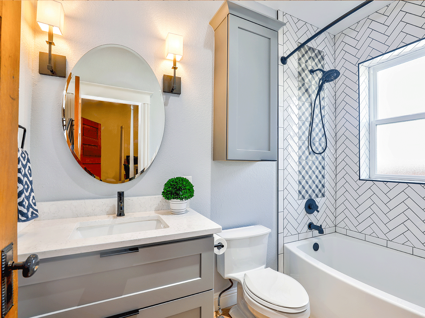 découvrez nos conseils et idées pour l'aménagement de votre salle de bain : optimisez l'espace, choisissez les meilleurs équipements et créez une pièce à la fois fonctionnelle et esthétique.