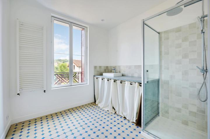 besoin d’un artisan pour vos travaux de rénovation à montrouge ? bénéficiez de prestations sur mesure : rénovation de maison, appartement, salle de bain, peinture, électricité et plus. devis gratuit et accompagnement personnalisé.