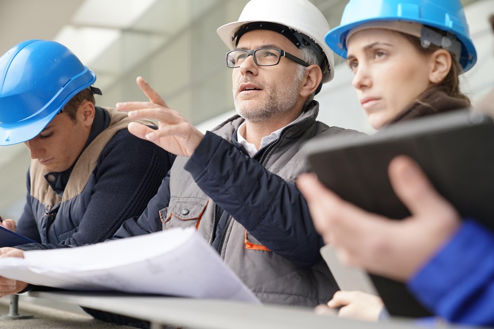 découvrez les principaux avantages de faire appel à une entreprise générale : gestion de projet simplifiée, maîtrise des coûts, respect des délais et un seul interlocuteur pour tous vos travaux.