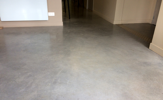 découvrez tout sur le béton ciré : ses avantages, usages, applications décoratives et conseils pour l'utiliser dans votre intérieur ou extérieur. idéal pour sols, murs et meubles.