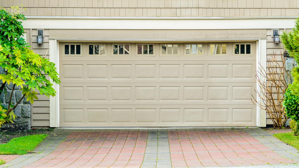 découvrez le coût d’un garage : prix de construction, facteurs influençant le tarif, coûts d’entretien et astuces pour optimiser votre budget avant de vous lancer dans votre projet.