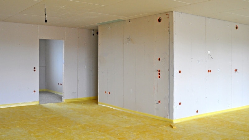 découvrez le coût d'installation d'une plaque de plâtre : prix au m², facteurs influençant le tarif, conseils pour estimer votre budget et réussir vos travaux de plâtrerie.
