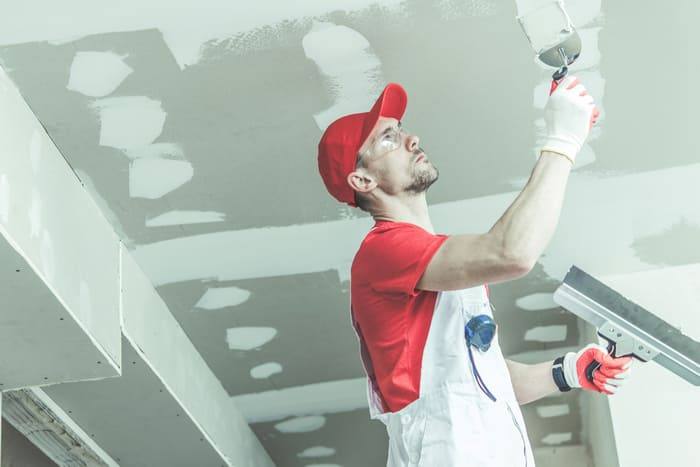 découvrez le coût des plaques de plâtre, les facteurs qui influencent le prix, ainsi que des conseils pour estimer votre budget pour vos travaux de rénovation ou de construction.