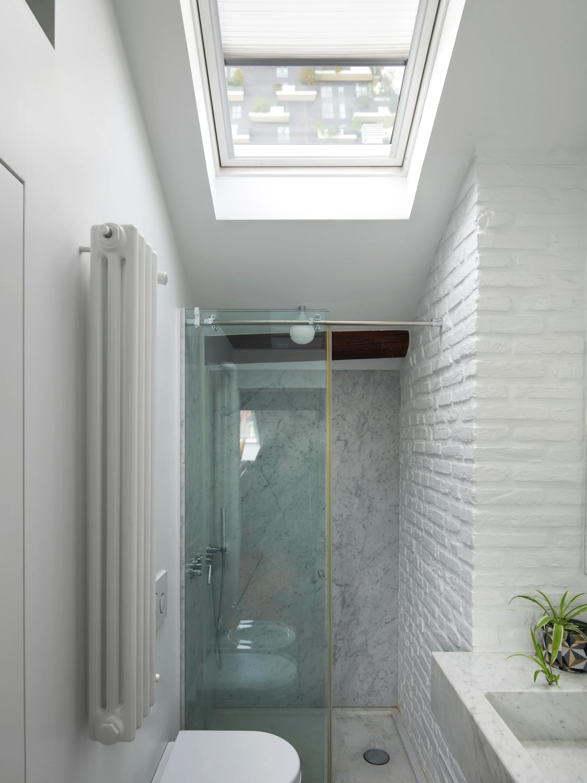 découvrez tout ce qu’il faut savoir sur le coût de rénovation d’une salle de bain : prix moyens, éléments influençant le budget, conseils pour économiser et réussir vos travaux en toute sérénité.