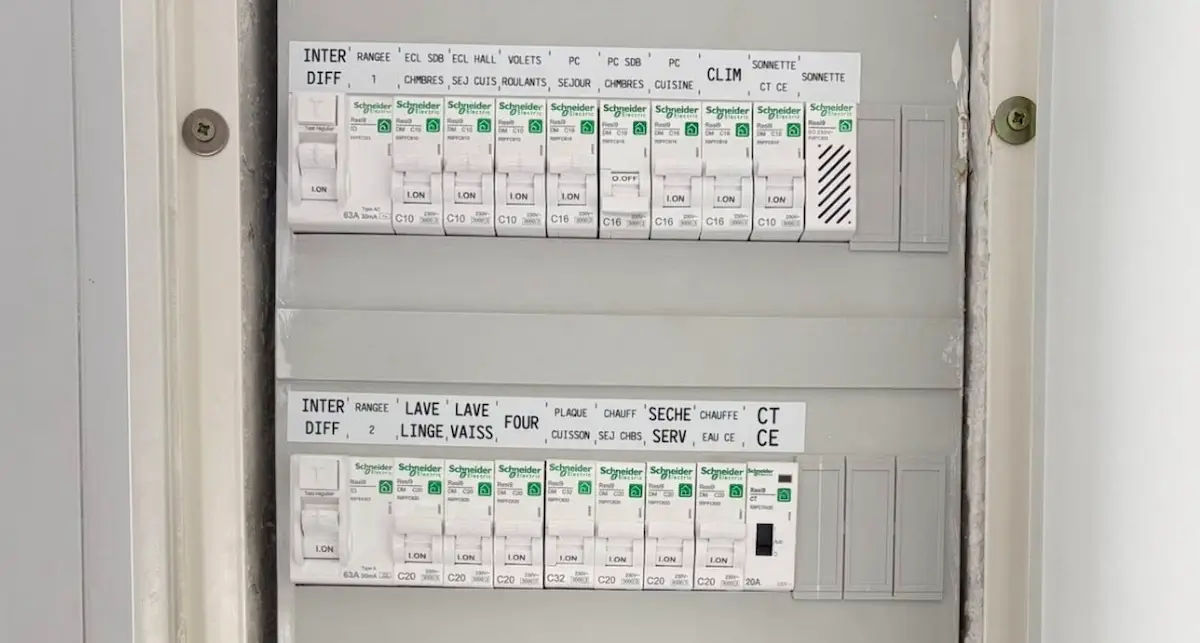 découvrez tout ce qu'il faut savoir sur les coûts de rénovation électrique : estimation des prix, facteurs qui influencent le budget et conseils pour optimiser vos travaux d'électricité.