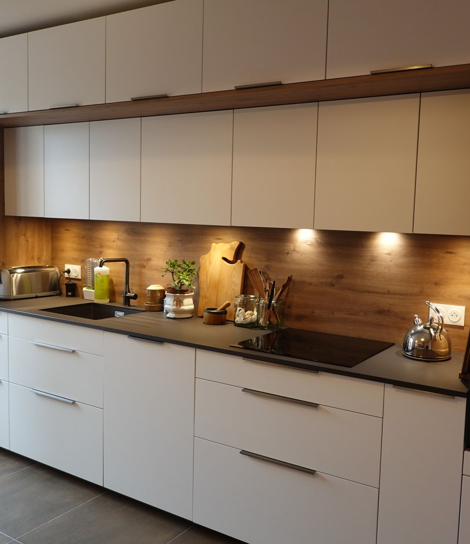 découvrez une cuisine épurée à bagneux alliant design moderne, matériaux de qualité et fonctionnalité pour un espace convivial et élégant.