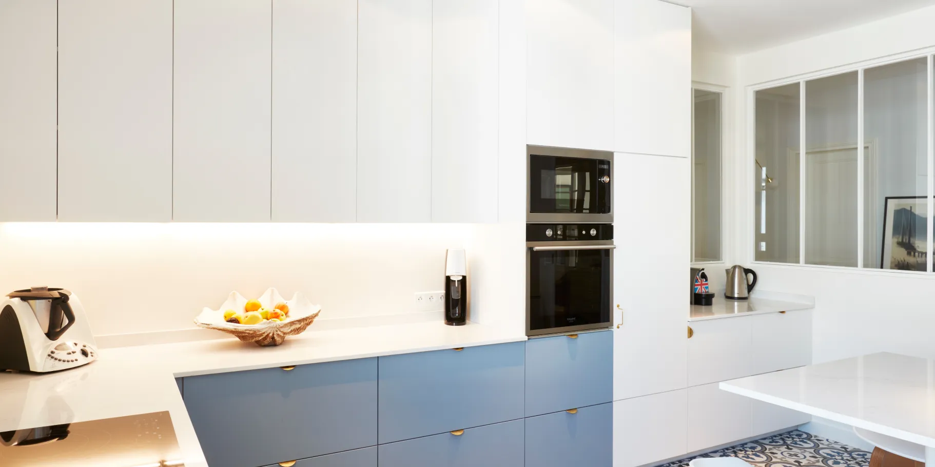 découvrez une cuisine épurée à bagneux : design moderne, lignes sobres et matériaux de qualité pour un espace fonctionnel et élégant, adapté à tous vos besoins culinaires.