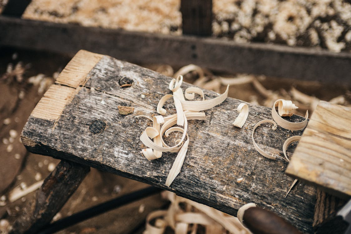 vous cherchez un ébéniste à bagneux ? découvrez nos services de création, restauration et réparation de meubles en bois sur mesure. travail artisanal, qualité et conseils personnalisés !