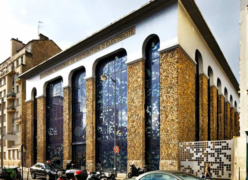 découvrez comment moderniser l'électricité d'une maison historique à paris tout en préservant son charme d'époque. conseils, normes et solutions professionnelles.