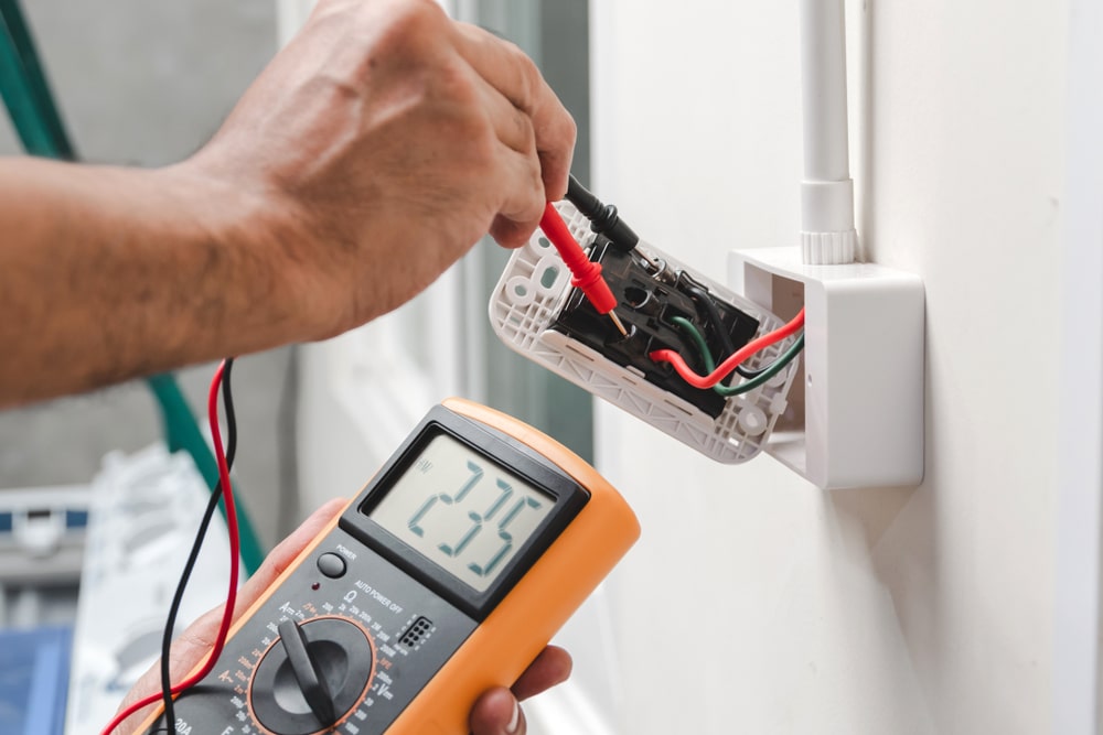 découvrez les meilleures pratiques et conseils pour assurer la sécurité électrique dans votre maison. protégez votre famille en maîtrisant les règles essentielles de l'électricité domestique.