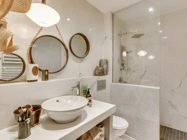 découvrez nos conseils et services professionnels pour l'installation de salle de bain. profitez d'une rénovation moderne, conforme à vos besoins et à votre budget.