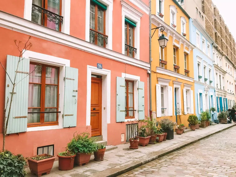découvrez les causes et les solutions possibles face aux difficultés de logement en france : pénurie, prix élevés, conseils et ressources pour mieux faire face à la crise du logement.