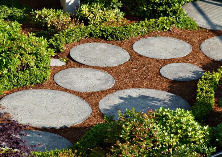 découvrez les meilleurs matériaux pour aménager une allée de jardin esthétique et durable. conseils, comparatifs et idées pour choisir le revêtement adapté à votre extérieur.