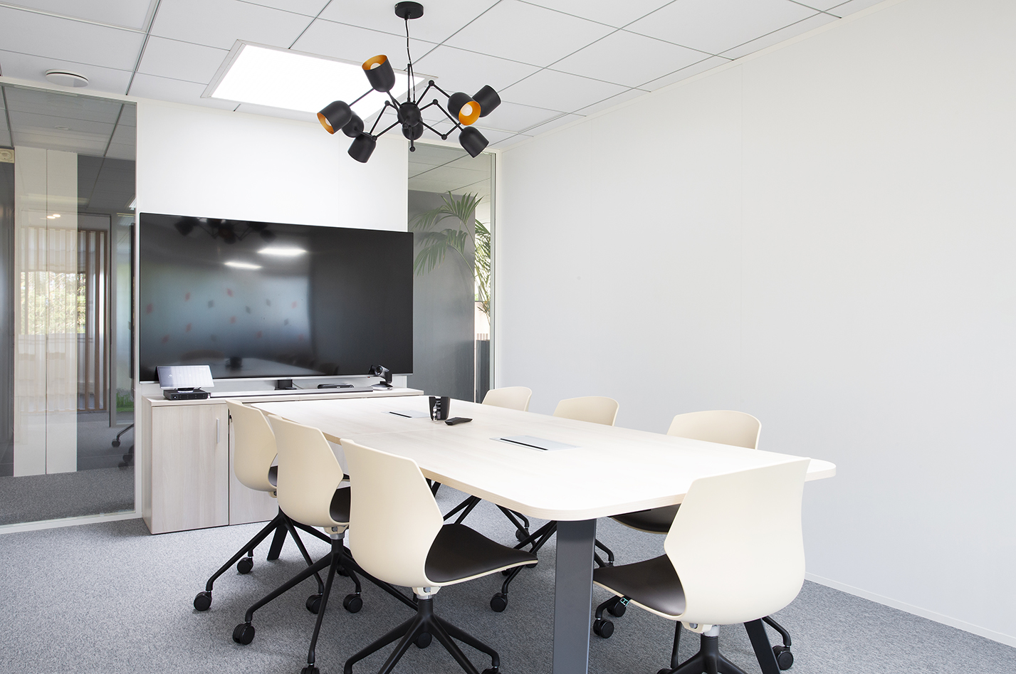découvrez nos solutions d’optimisation de bureaux à paris pour améliorer l’efficacité de vos espaces de travail, réduire vos coûts et booster la productivité de vos équipes.