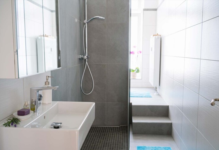 optez pour une pose professionnelle de salle de bain : installation sur mesure, matériaux de qualité, conseils d'experts et finitions impeccables pour un espace moderne et fonctionnel.