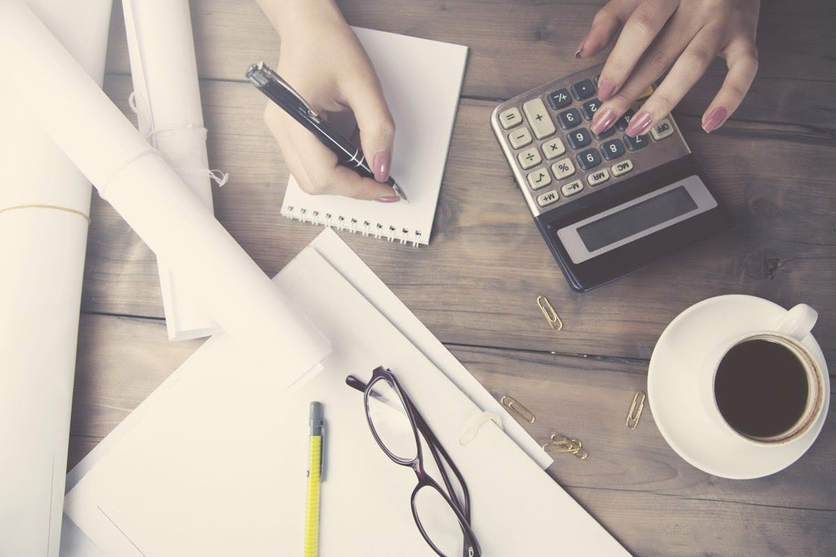 découvrez le prix au m2 pour la rénovation d'une maison : estimation des coûts, facteurs à prendre en compte et conseils pour réussir vos travaux de rénovation en respectant votre budget.