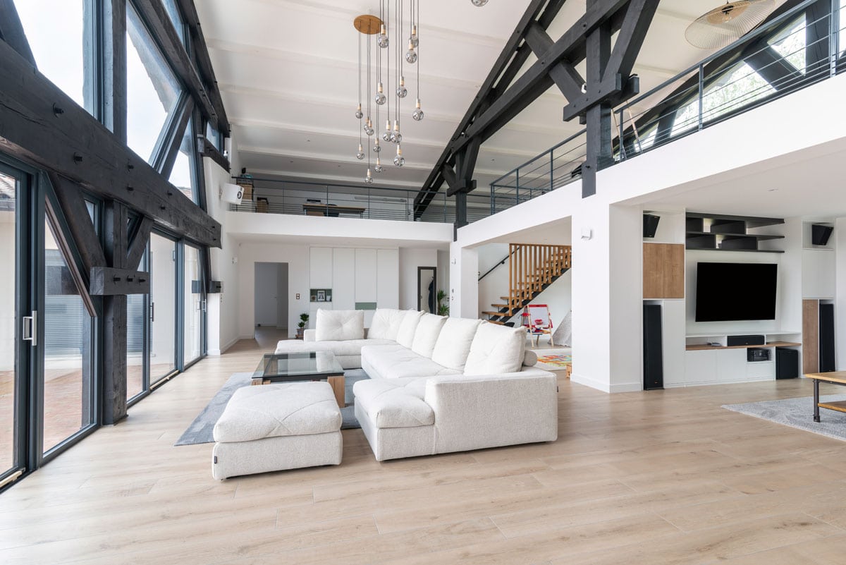 découvrez le prix au m² pour la rénovation : estimations, conseils et facteurs à prendre en compte pour prévoir votre budget travaux, quels que soient le type de bien et la nature des rénovations.