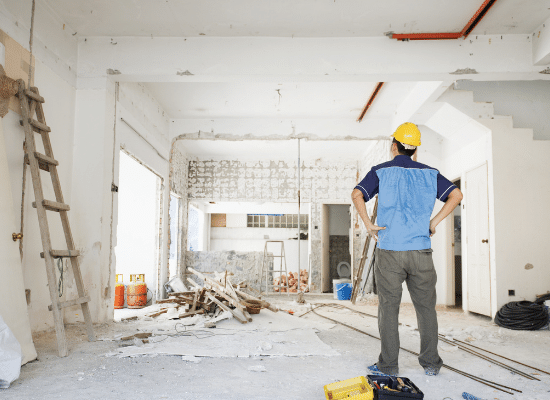 découvrez le guide complet sur le prix de la rénovation d'une maison : estimation des coûts, conseils pour budgéter vos travaux et astuces pour économiser sur votre projet de rénovation.