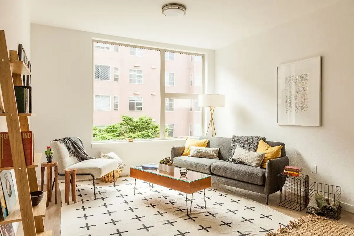 découvrez le coût moyen de la rénovation d'un studio, les facteurs qui influencent les prix, ainsi que des conseils pour optimiser votre budget et réussir vos travaux.