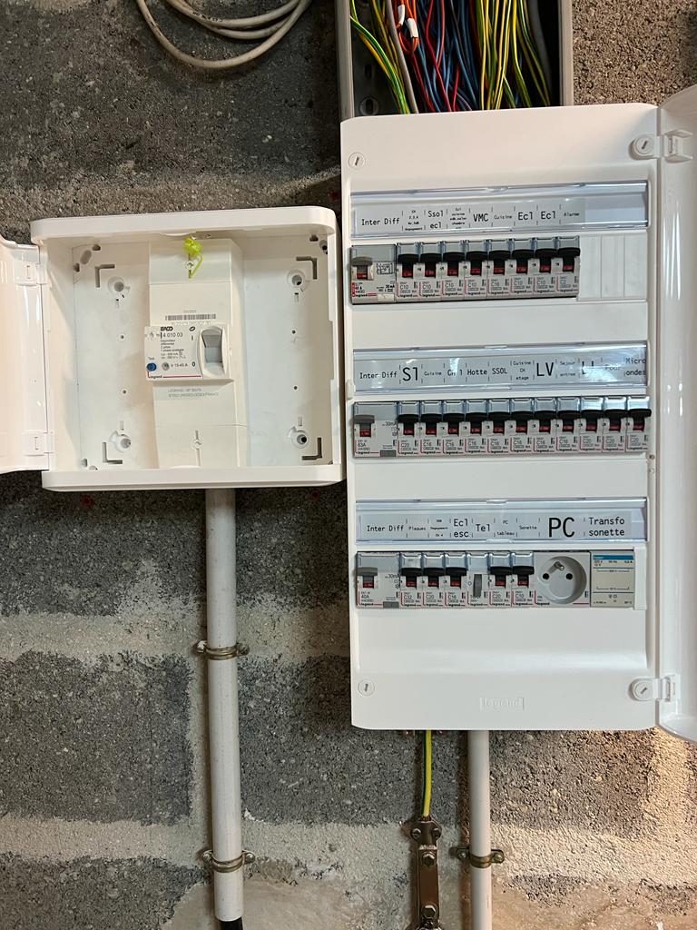 besoin d’un remplacement de tableau électrique à paris 75010 ? intervention rapide, installation aux normes et sécurité assurée par des électriciens qualifiés. devis gratuit !