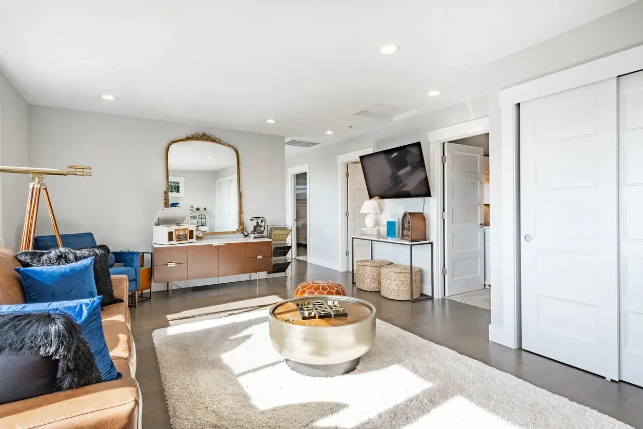 confiez la rénovation de votre appartement à paris à des experts ! découvrez nos services sur-mesure pour moderniser, optimiser et valoriser votre espace de vie. devis gratuit et accompagnement personnalisé.