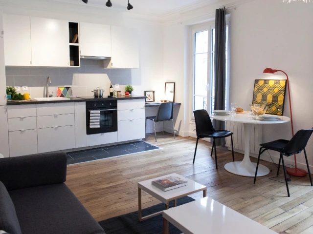 confiez la rénovation de votre appartement à paris à des experts ! profitez de prestations sur mesure, d’un accompagnement personnalisé et d’un résultat haut de gamme pour transformer votre intérieur selon vos envies.