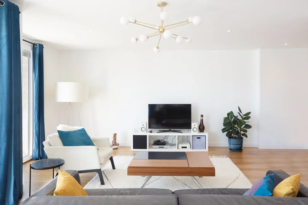 besoin de rénover votre appartement ou maison à courbevoie ? découvrez nos services de rénovation complets pour améliorer votre intérieur : travaux de peinture, plomberie, électricité, salle de bain et plus encore. devis gratuit et accompagnement personnalisé.