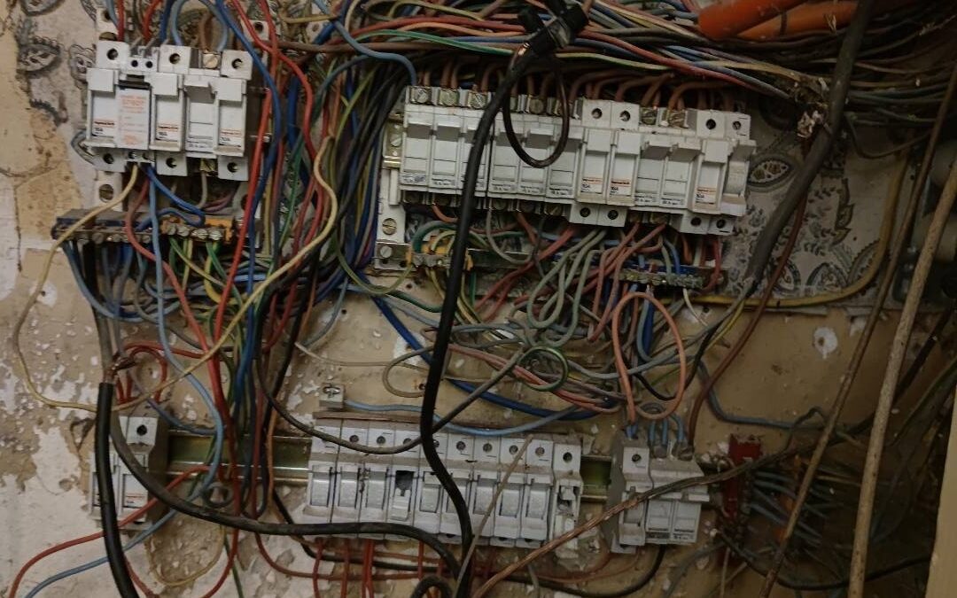 confiez la rénovation de votre électricité à des experts. mise aux normes, modernisation de votre installation électrique et sécurité garantie pour votre logement.