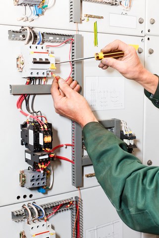 découvrez nos solutions complètes pour la rénovation électrique : mise aux normes, sécurité et modernisation de vos installations électriques, pour particuliers et professionnels.