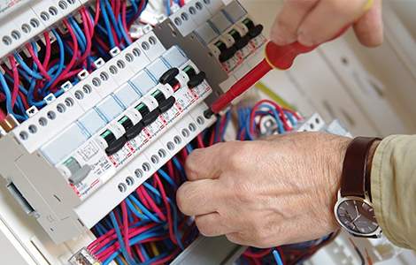 découvrez nos services de rénovation électrique pour moderniser, sécuriser et optimiser l'installation électrique de votre maison ou appartement. devis gratuit et travaux assurés par des professionnels qualifiés.