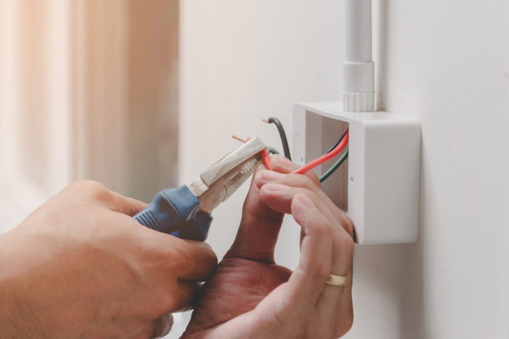 découvrez nos conseils et solutions pour la rénovation électrique de votre logement : sécurité, conformité, modernisation des installations et économies d'énergie. confiez vos projets à des professionnels qualifiés !