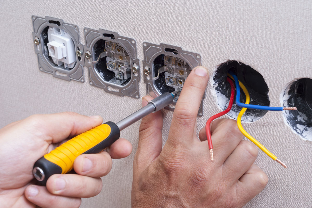 assurez la sécurité de votre logement avec une rénovation électrique professionnelle. mises aux normes, installations fiables et solutions adaptées pour une tranquillité d'esprit garantie.
