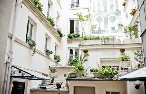 découvrez notre expertise en rénovation intérieure à paris : transformation d'appartements, optimisation d'espaces et design sur-mesure pour un intérieur à votre image. demandez votre devis gratuit !