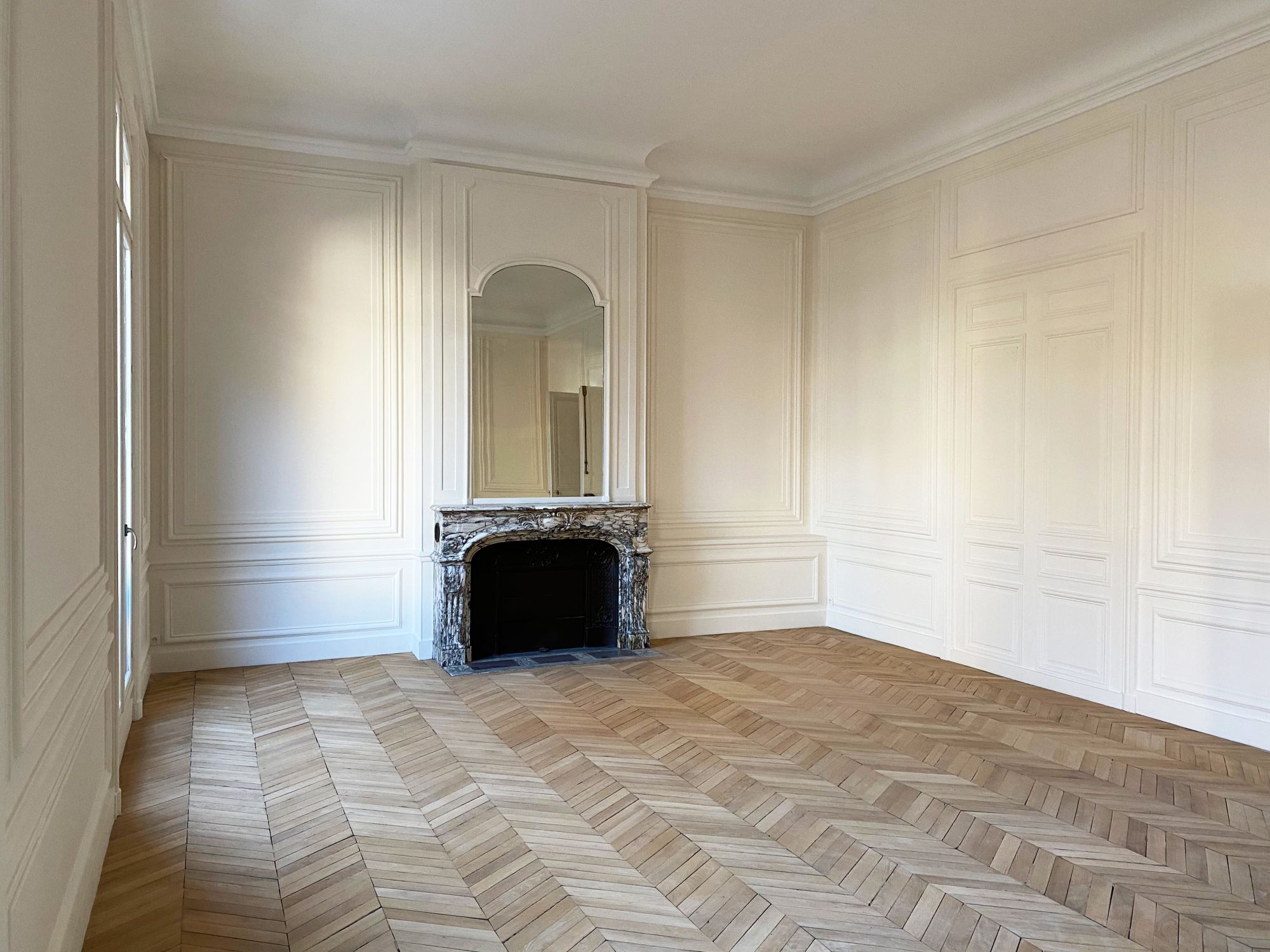 confiez votre rénovation intérieure à paris à des experts. transformez votre espace avec des travaux sur mesure : peinture, aménagement, décoration et plus. obtenez un devis rapide !