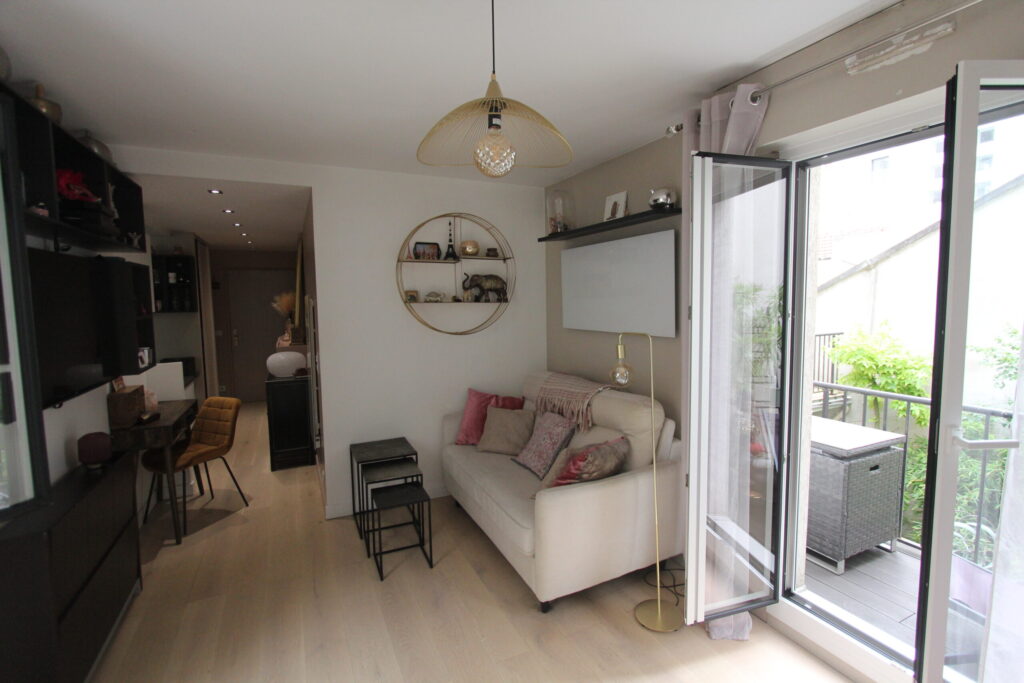 confiez votre rénovation intérieure à paris à des professionnels qualifiés. modernisez votre appartement ou maison avec des solutions sur-mesure, conseils personnalisés et respect des délais.
