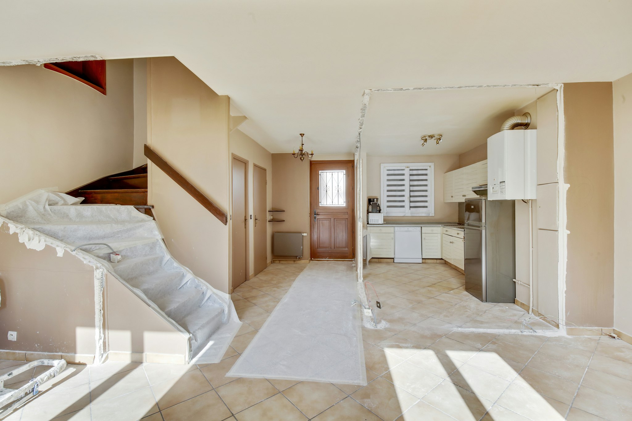 confiez votre projet de rénovation de maison à des experts ! découvrez nos conseils et solutions pour rénover, moderniser et valoriser votre habitat avec succès.