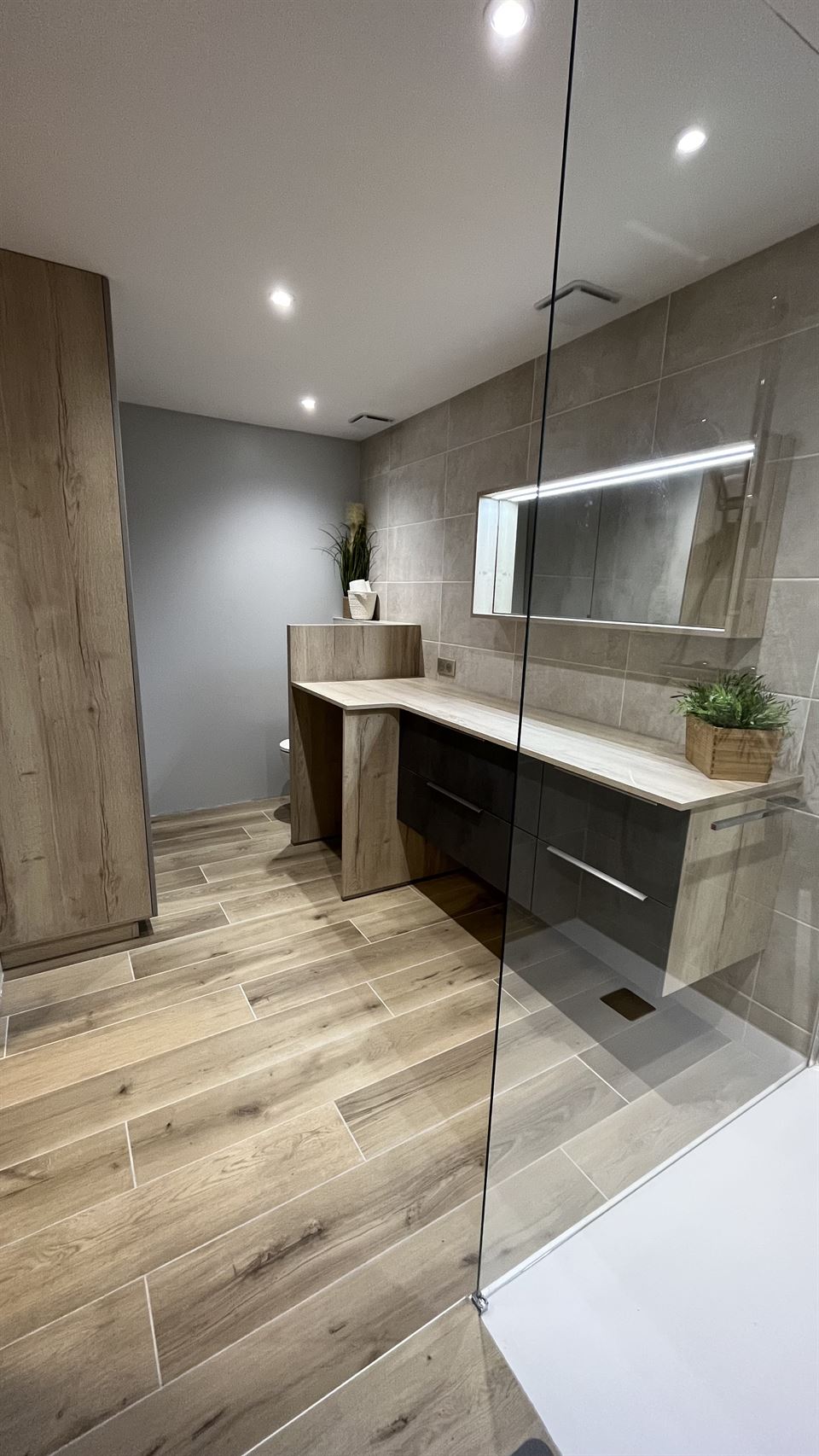 découvrez nos conseils et idées pour réussir la rénovation de votre salle de bain moderne : tendances, astuces d’aménagement, choix des matériaux et inspirations pour une pièce à la fois fonctionnelle et élégante.