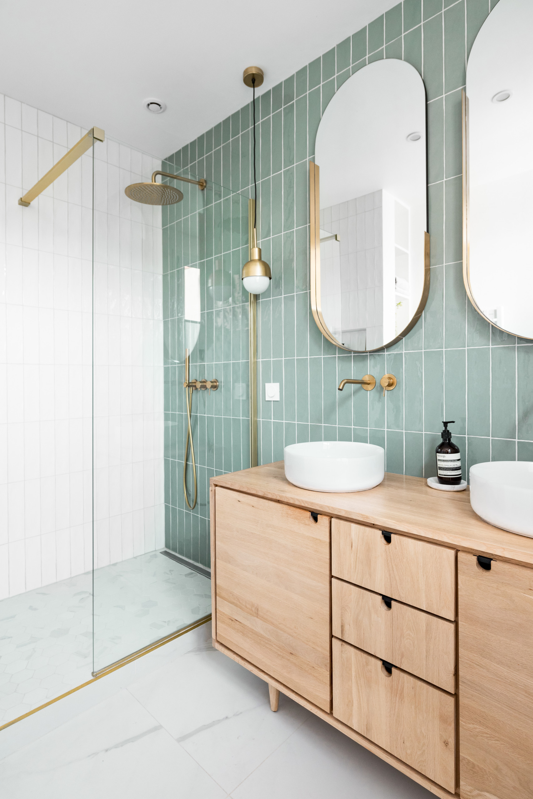 transformez votre salle de bains avec une rénovation moderne : idées, conseils pratiques et inspirations design pour créer un espace fonctionnel et élégant adapté à vos besoins.