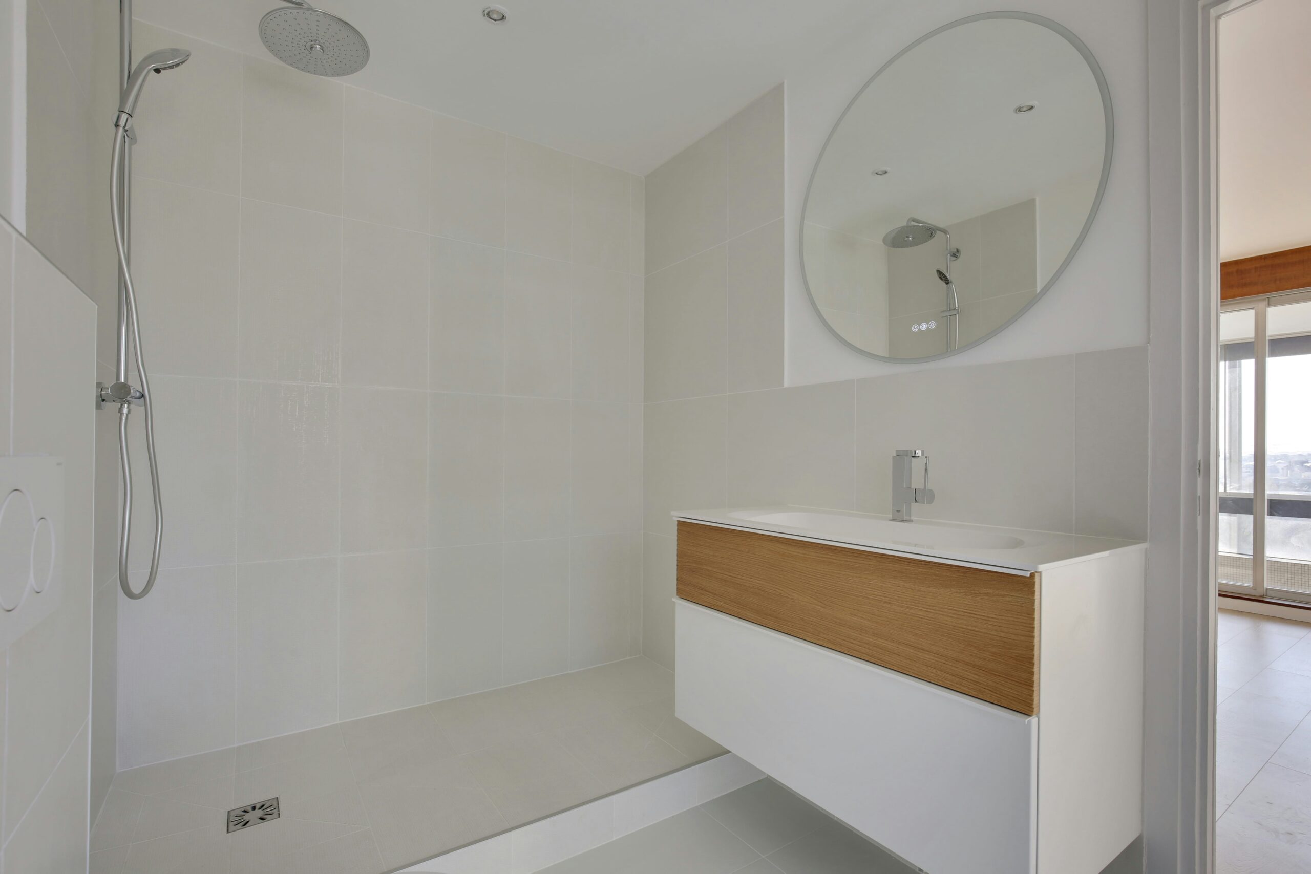 confiez la rénovation du sol de votre salle de bain à paris 20 à des experts qualifiés. devis rapide, conseils adaptés et matériaux durables pour un résultat esthétique et sécurisé.