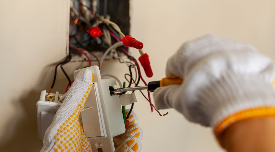 découvrez nos conseils pratiques pour rénover l’électricité de votre appartement : étapes clés, normes, astuces sécurité et solutions économiques pour moderniser votre installation électrique.