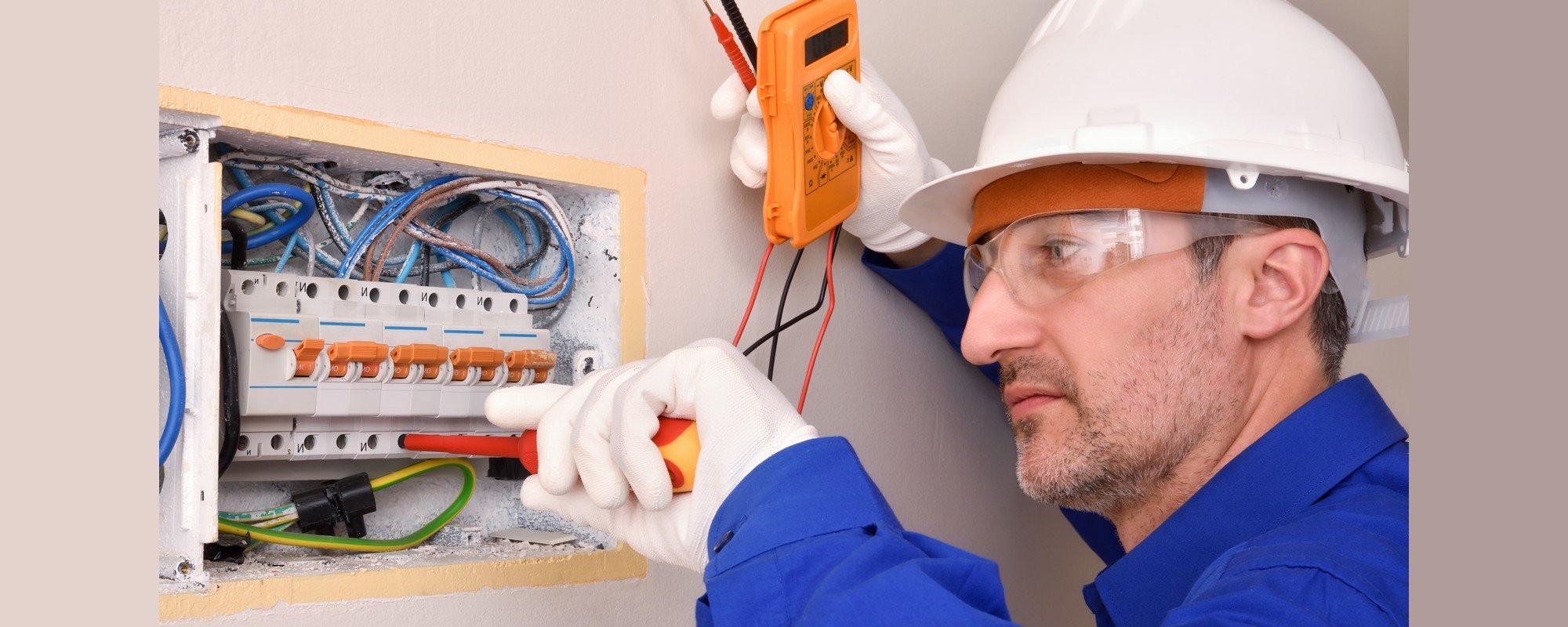 découvrez comment rénover l’électricité de votre appartement en toute sécurité : étapes clés, conseils pratiques et normes à respecter pour une installation moderne et conforme.