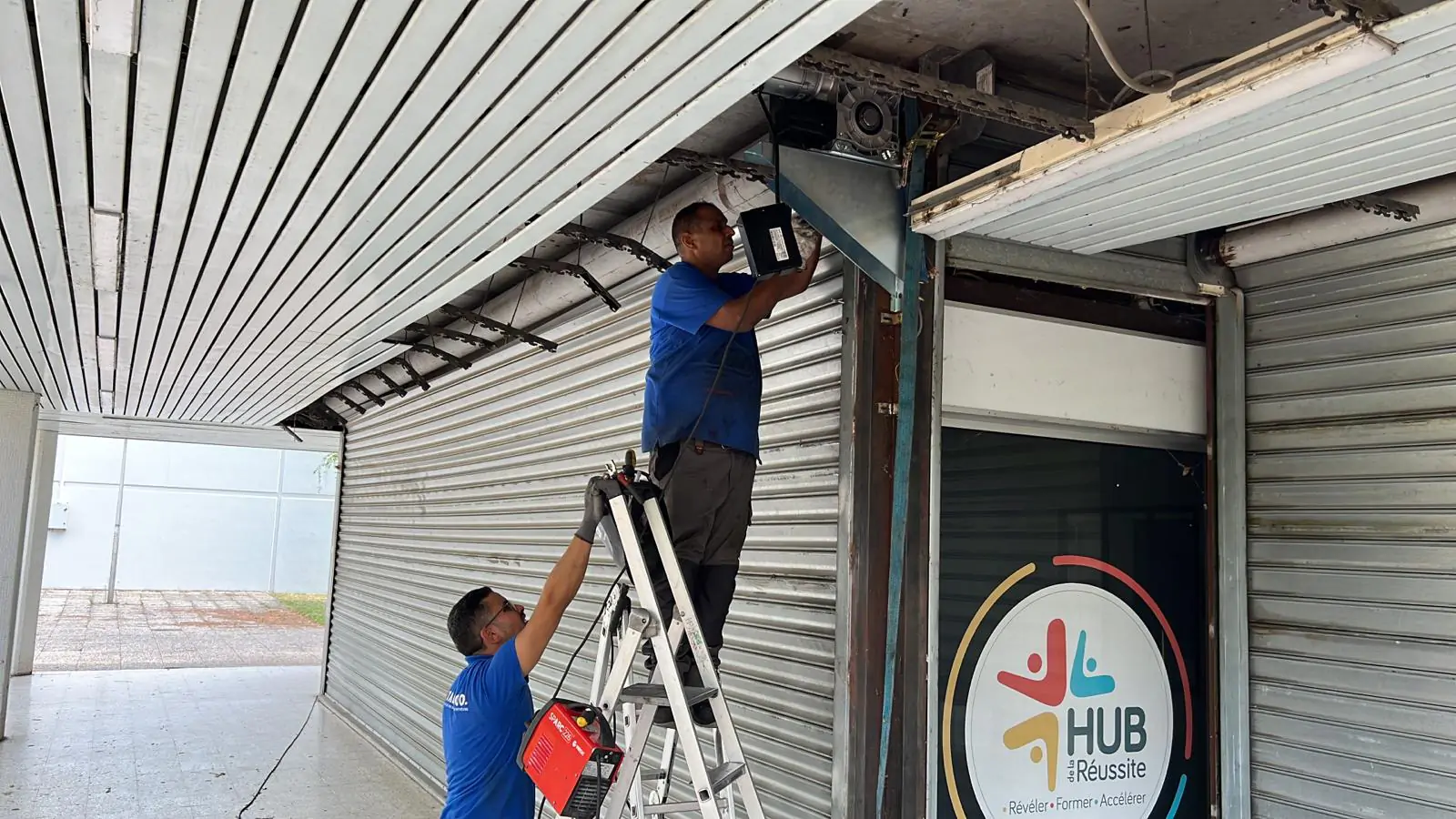 besoin d'un serrurier à clichy ? profitez d'une intervention rapide et efficace pour tous vos problèmes de serrures : ouverture de porte, dépannage, installation. disponible 24h/24 et 7j/7.