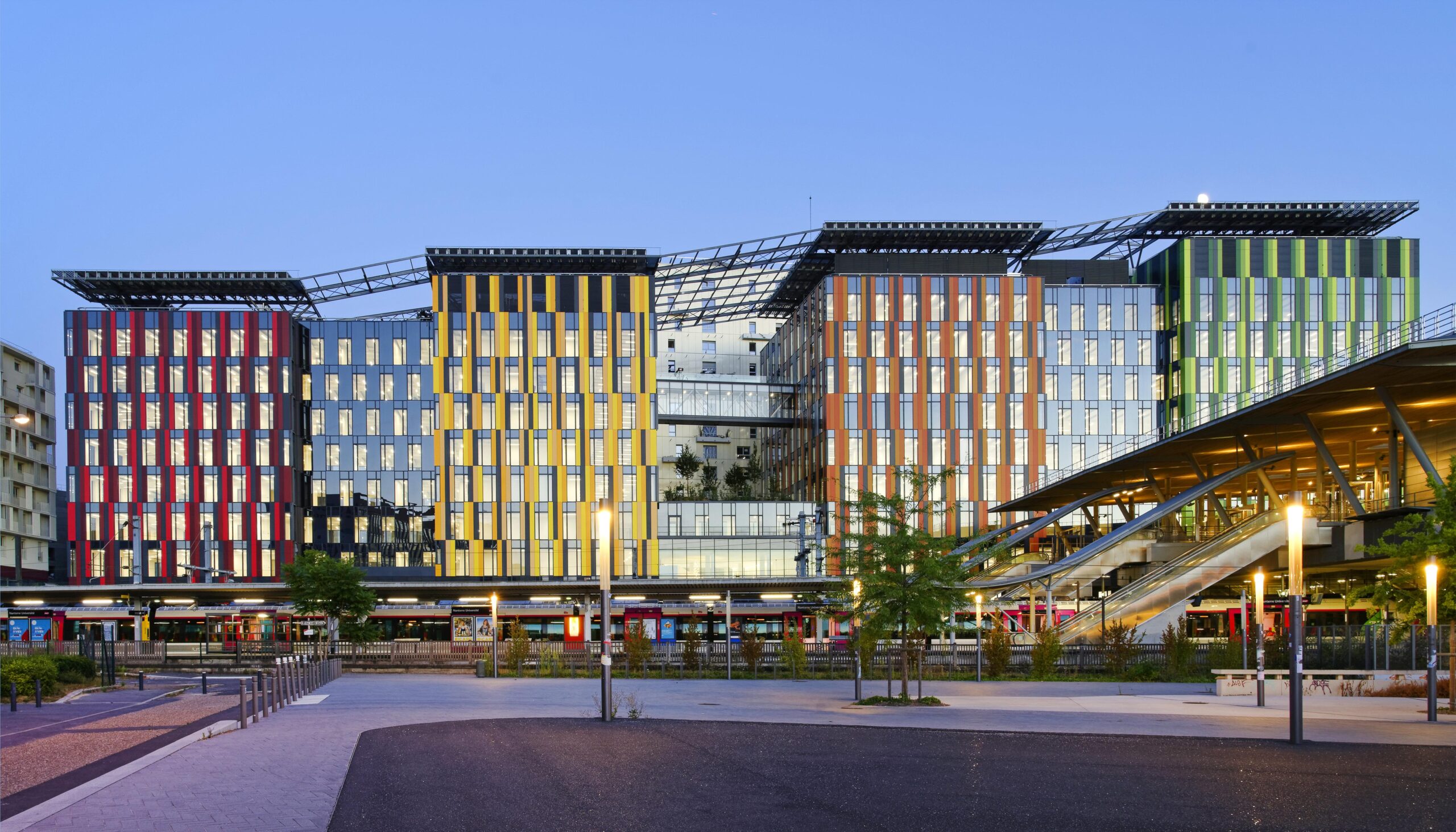 découvrez comment la transformation de l’espace à nanterre redéfinit le paysage urbain : réaménagements innovants, nouveaux usages et dynamisation de la ville pour un cadre de vie modernisé.