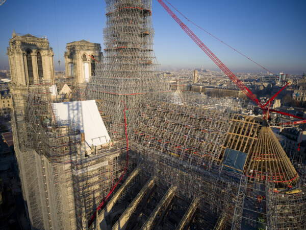 découvrez l'état d'avancement des travaux de restauration de notre-dame, prévus jusqu'en 2030. suivez les étapes clés, les défis et les innovations qui façonnent le futur de cette cathédrale emblématique de paris.