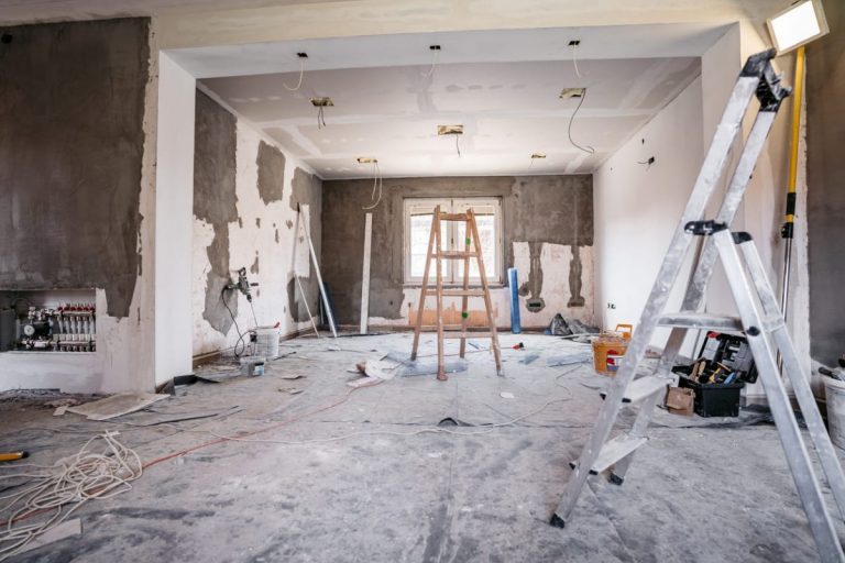 découvrez le coût moyen de la rénovation d'appartement en 2024, avec des conseils pour optimiser votre budget et réaliser vos travaux efficacement.