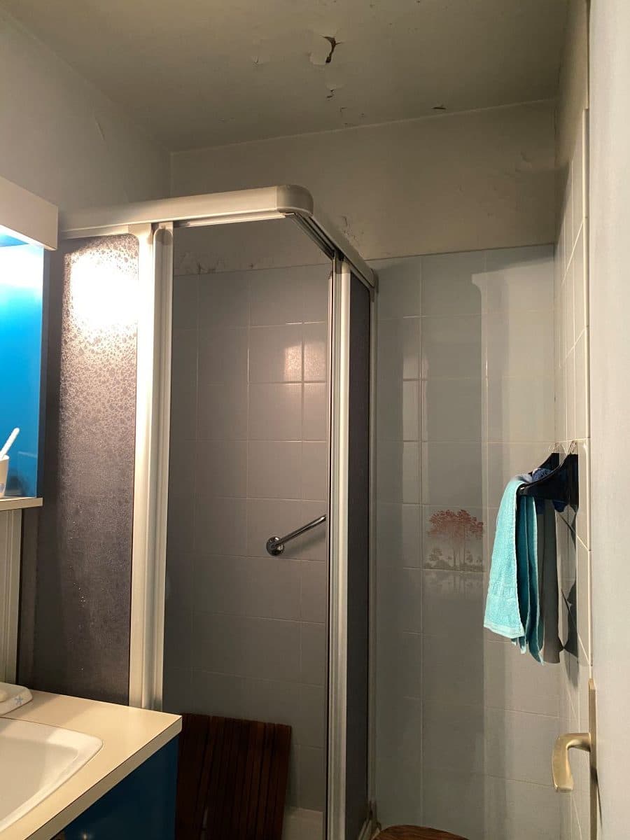 découvrez comment rénover votre salle de bain à paris en choisissant un artisan vitrier qualifié pour un résultat esthétique et durable.